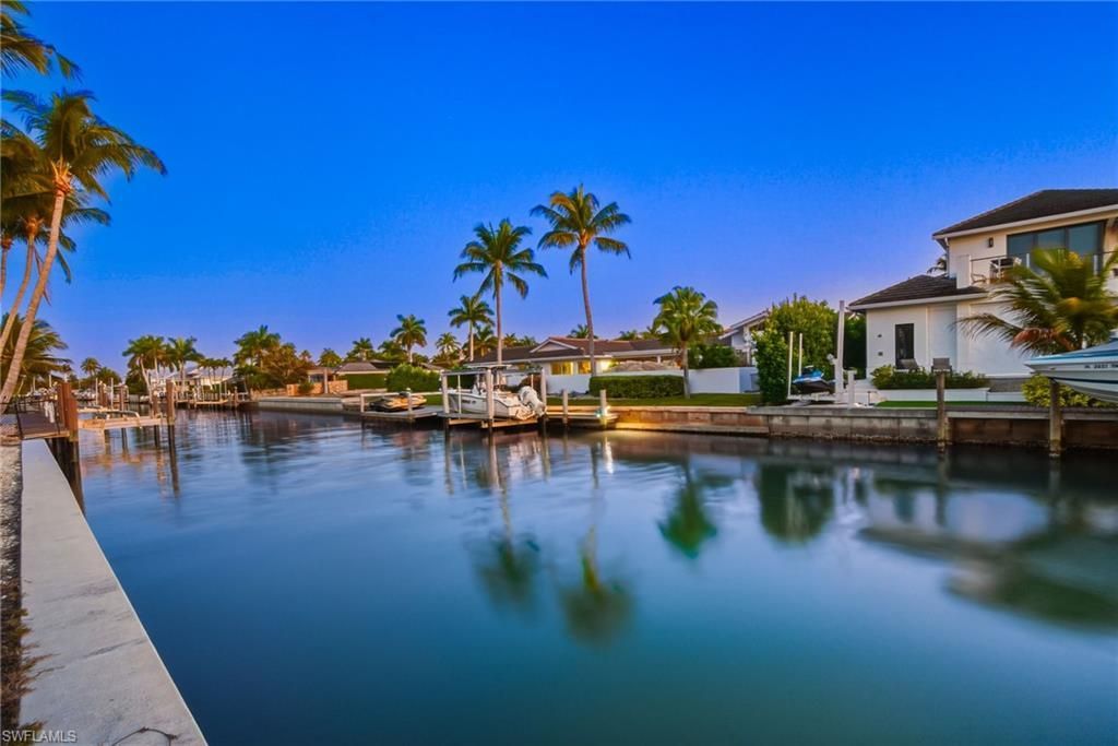 1670 Dolphin Ct, Naples, FL 34102 Photo