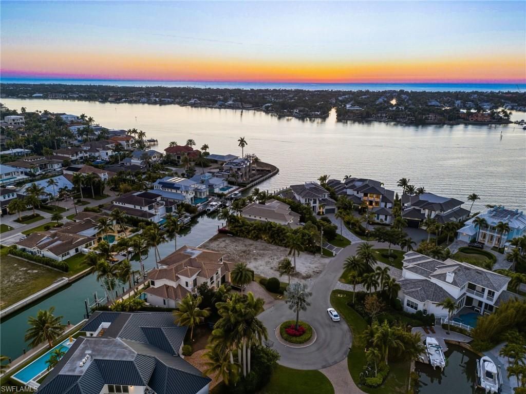 1670 Dolphin Ct , Naples, FL 34102 Photo