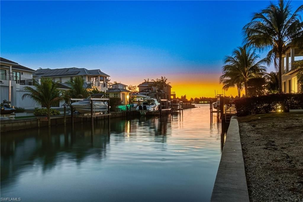 1670 Dolphin Ct, Naples, FL 34102 Photo