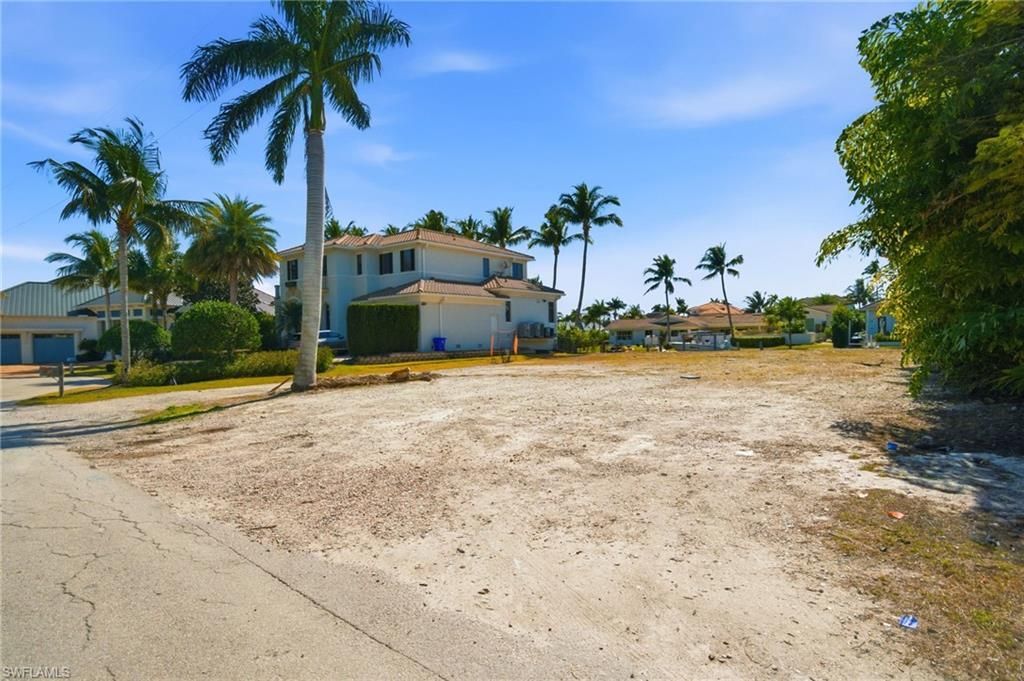 1670 Dolphin Ct, Naples, FL 34102 Photo