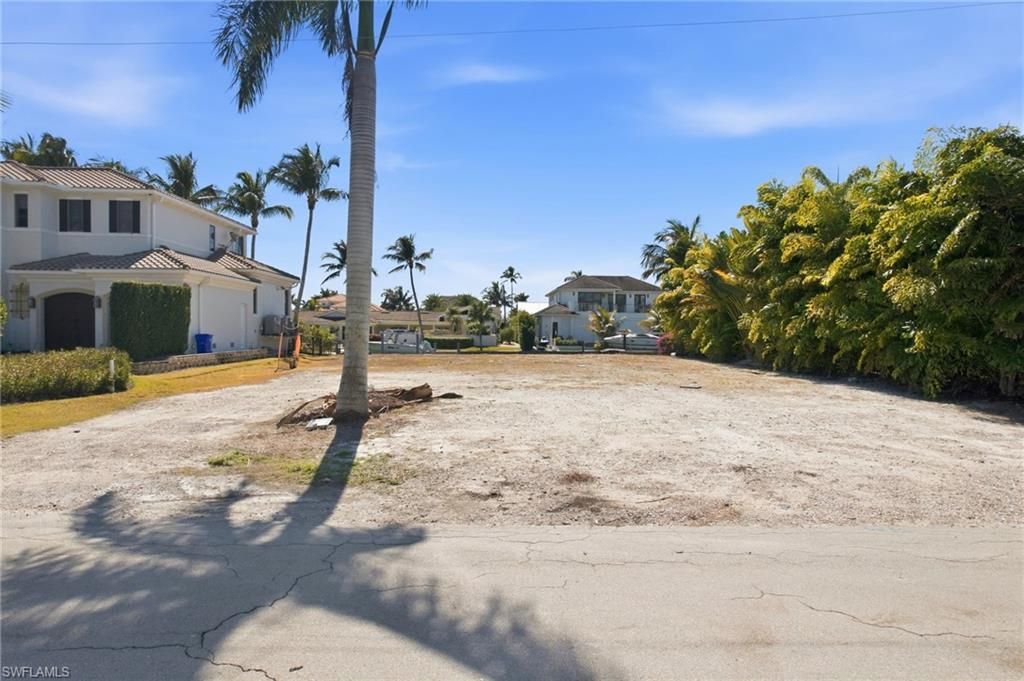 1670 Dolphin Ct , Naples, FL 34102 Photo