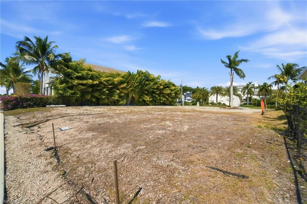 1670 Dolphin Ct , Naples, FL 34102 Photo