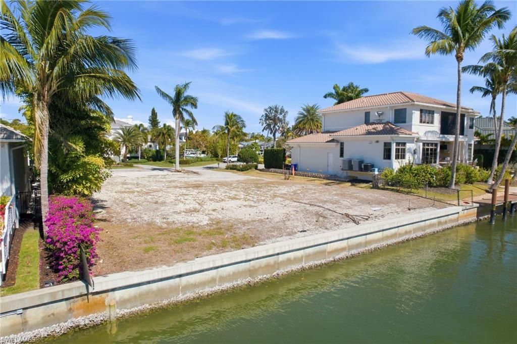 1670 Dolphin Ct , Naples, FL 34102 Photo