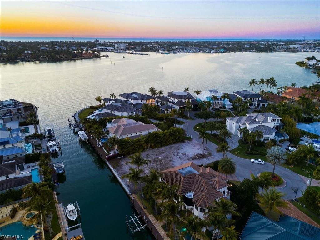 1670 Dolphin Ct , Naples, FL 34102 Photo