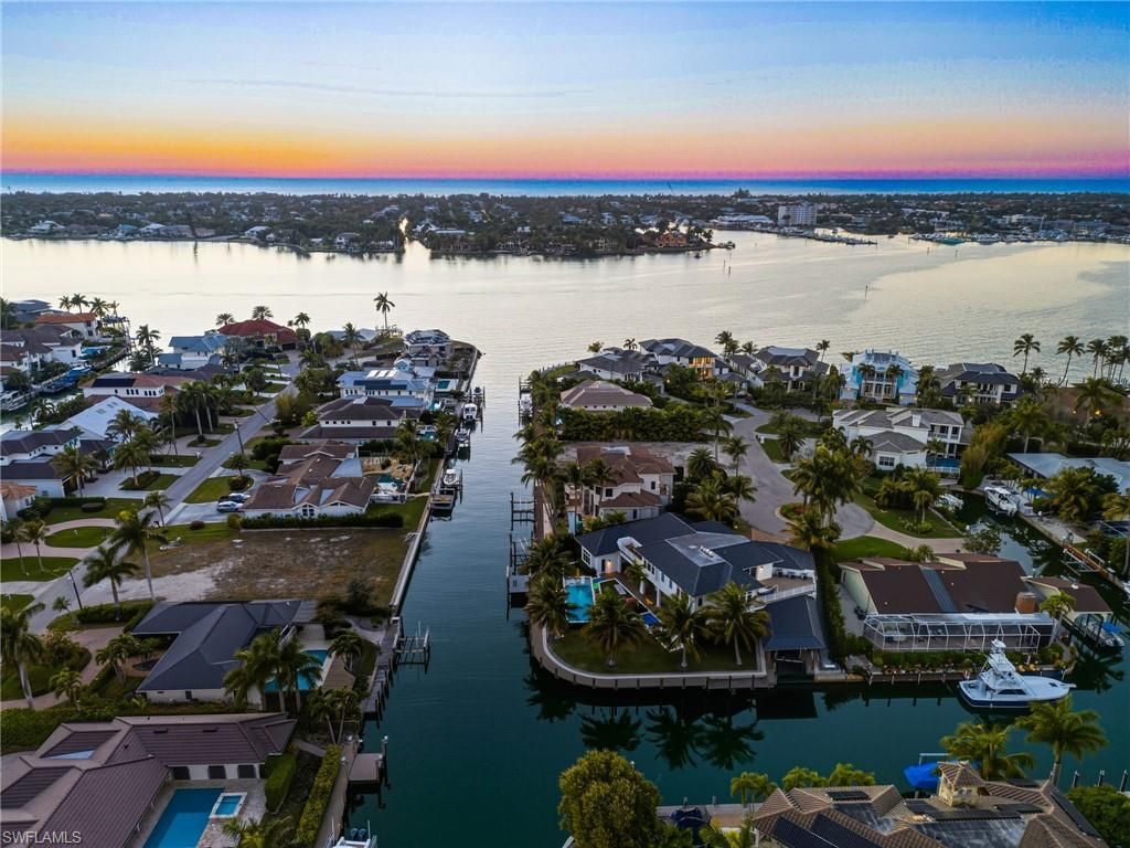 1670 Dolphin Ct, Naples, FL 34102 Photo