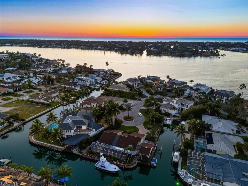 1670 Dolphin Ct , Naples, FL 34102 Photo