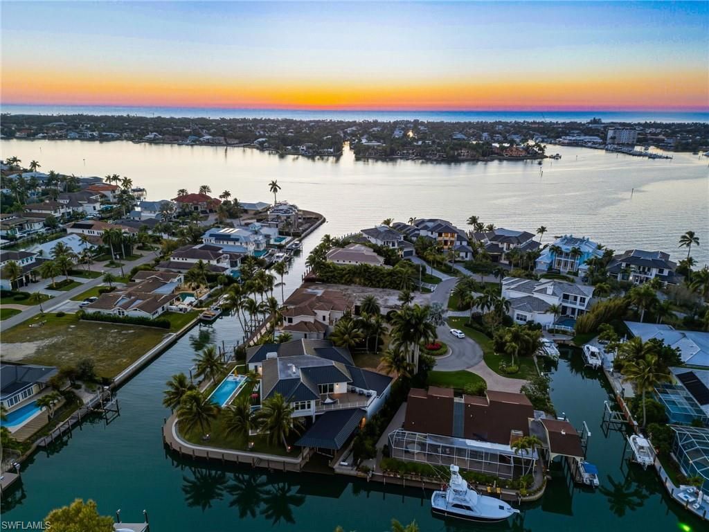 1670 Dolphin Ct, Naples, FL 34102 Photo