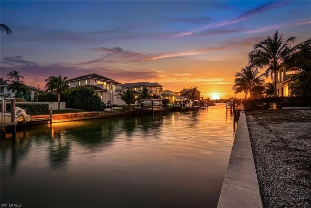1670 Dolphin Ct, Naples, FL 34102 Photo