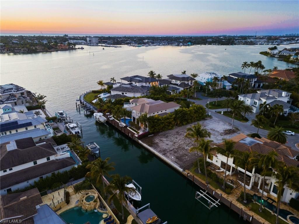 1670 Dolphin Ct , Naples, FL 34102 Photo