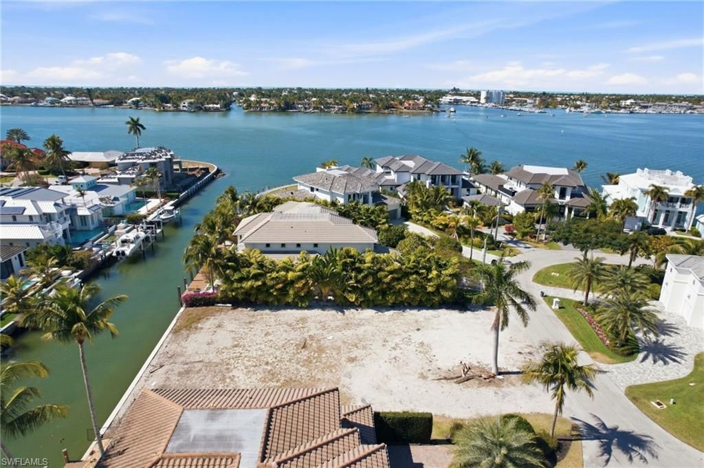 1670 Dolphin Ct, Naples, FL 34102 Photo