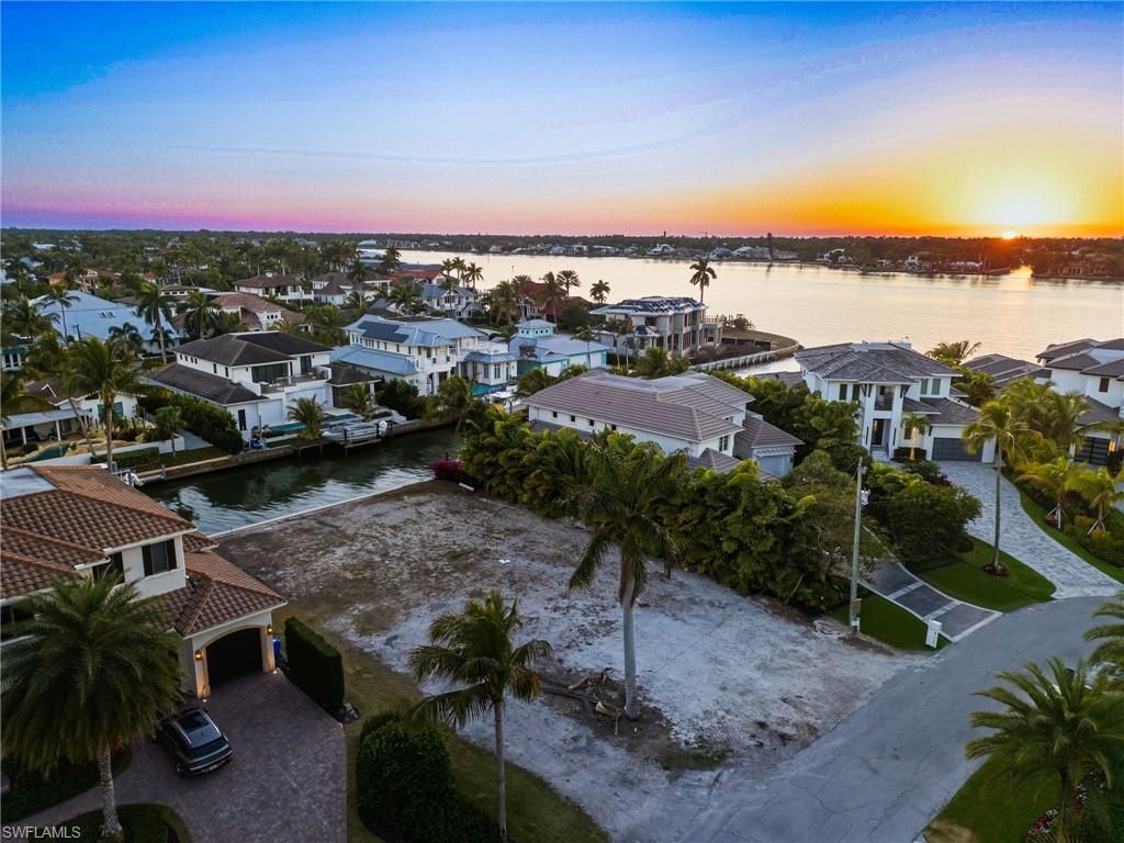 1670 Dolphin Ct , Naples, FL 34102 Photo