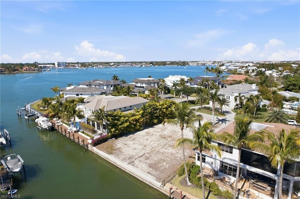 1670 Dolphin Ct , Naples, FL 34102 Photo