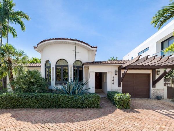744 Lakeview Dr , Miami Beach, FL 33140