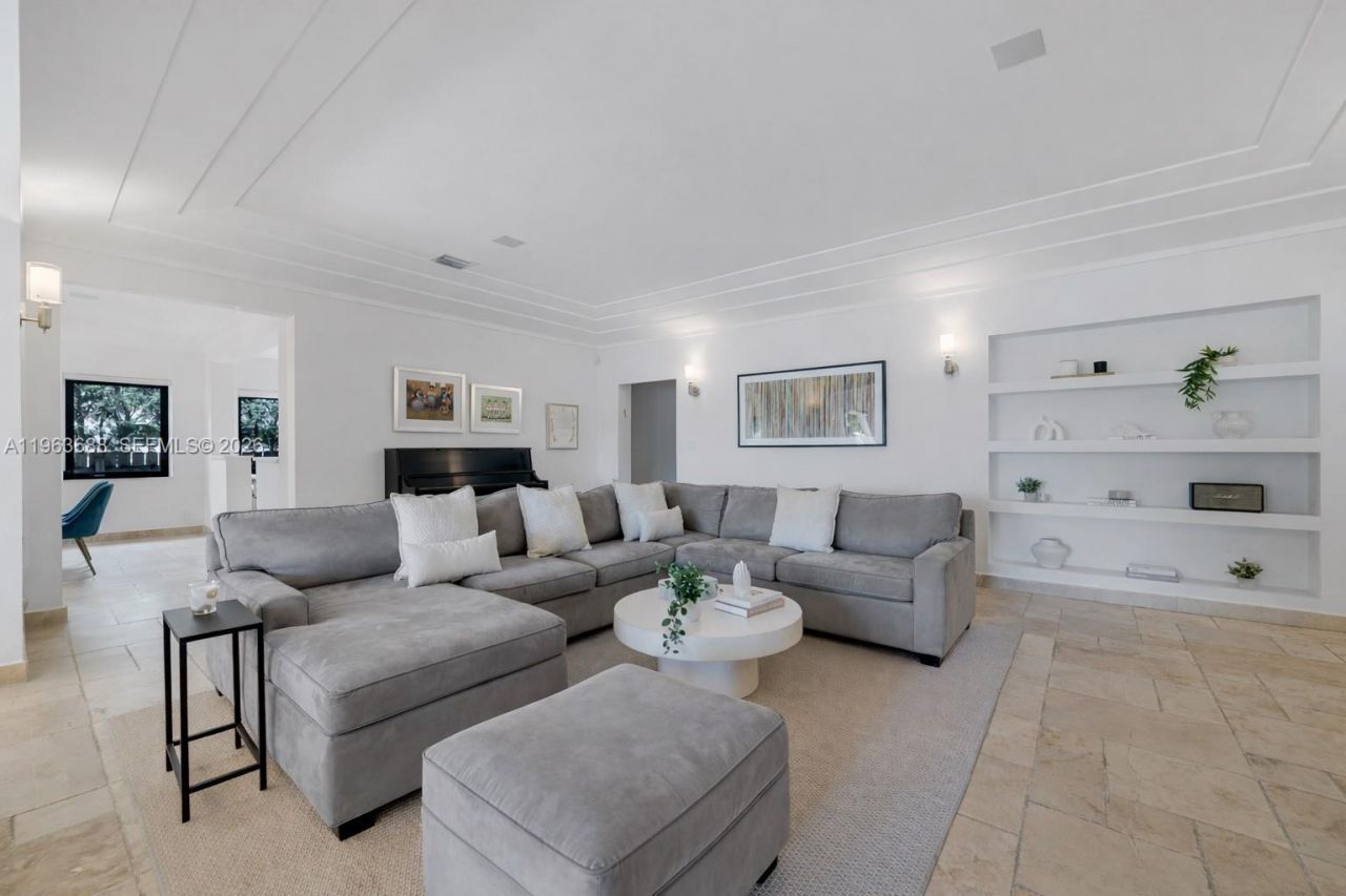 744 Lakeview Dr , Miami Beach, FL 33140 Photo