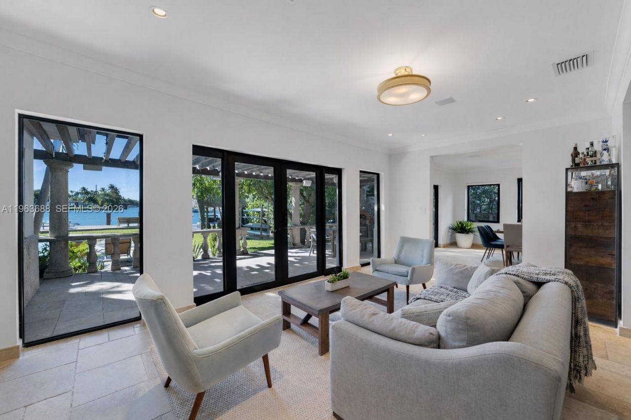 744 Lakeview Dr , Miami Beach, FL 33140 Photo