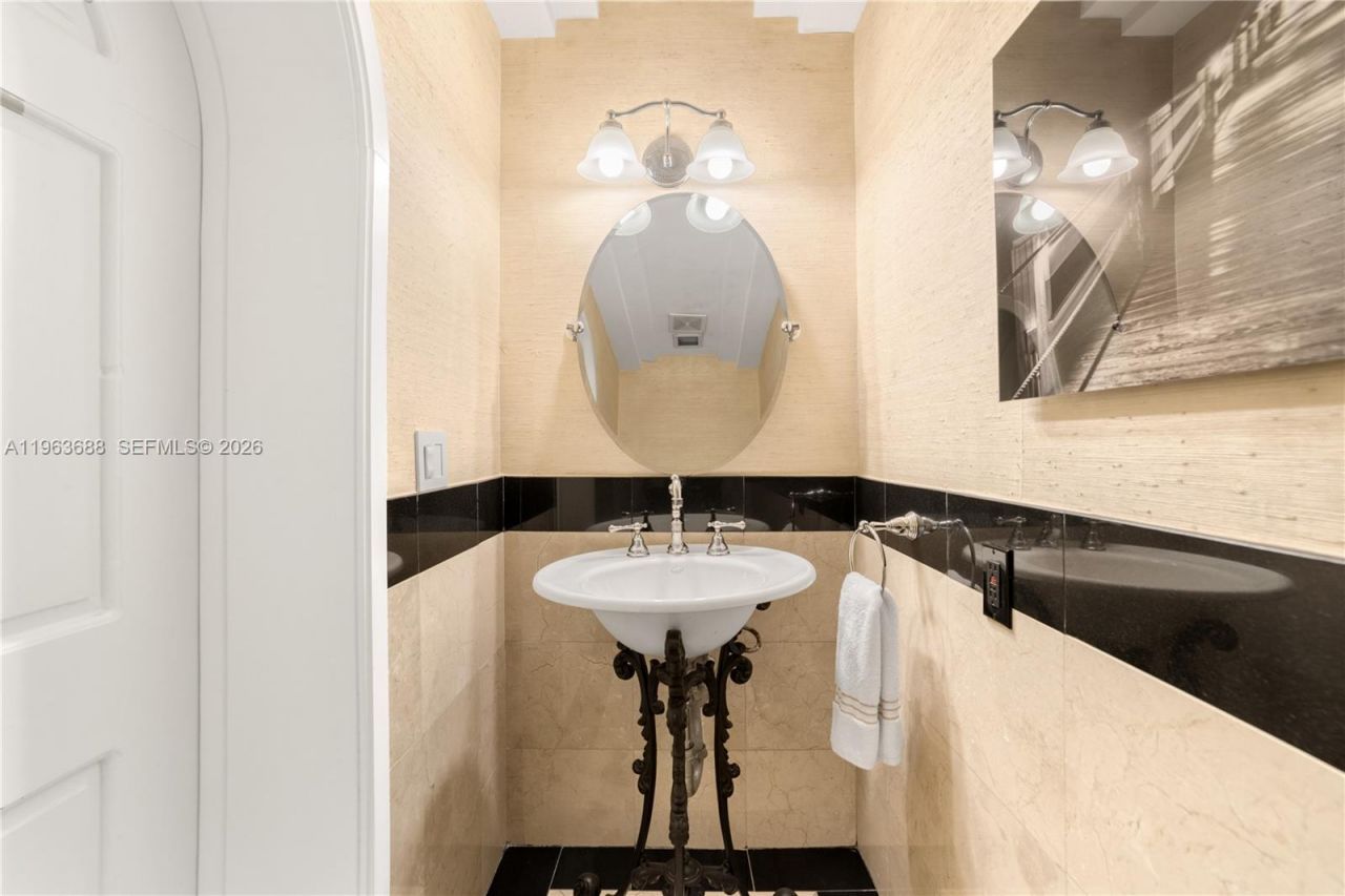 744 Lakeview Dr, Miami Beach, FL 33140 Photo