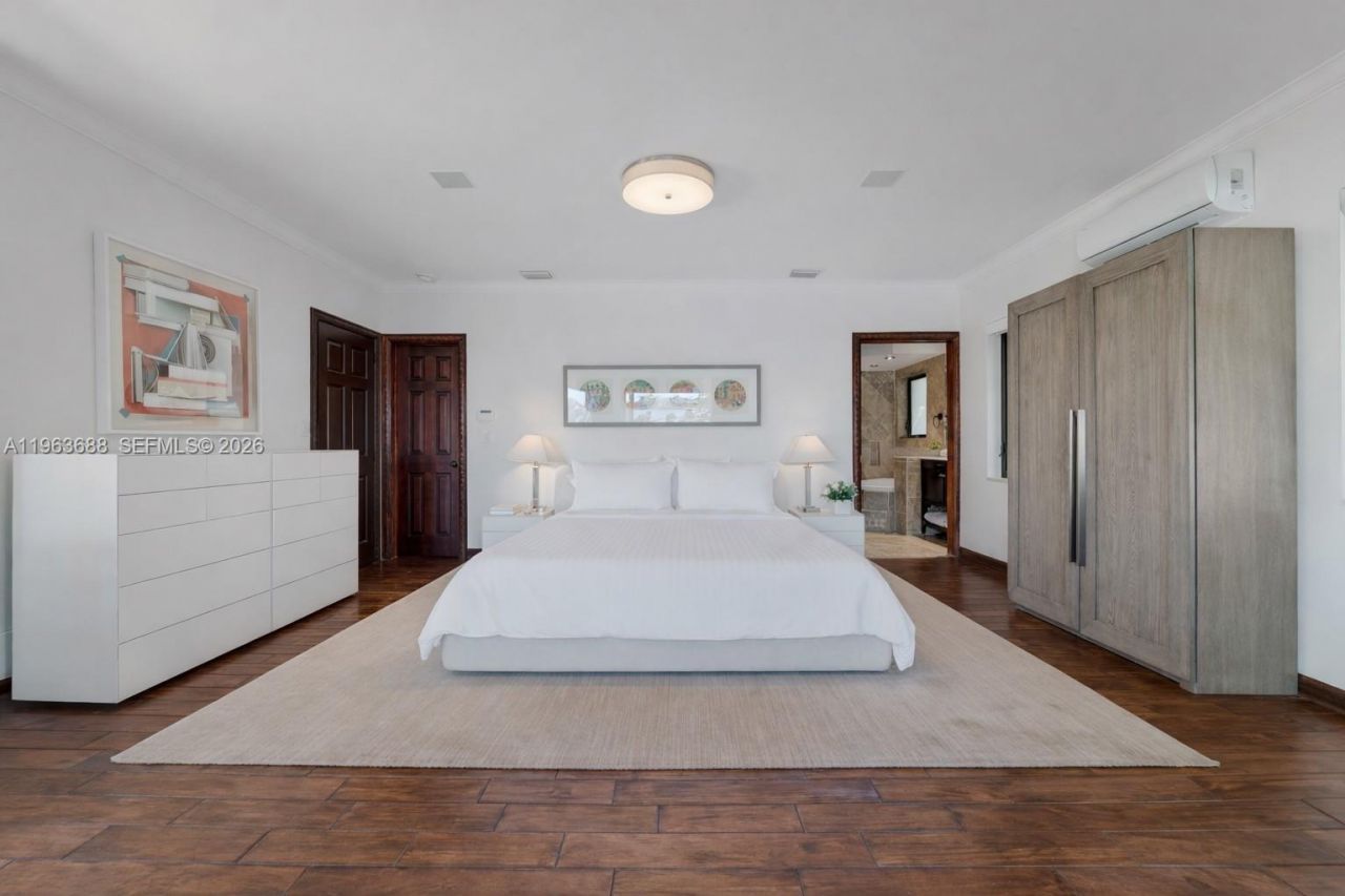 744 Lakeview Dr , Miami Beach, FL 33140 Photo