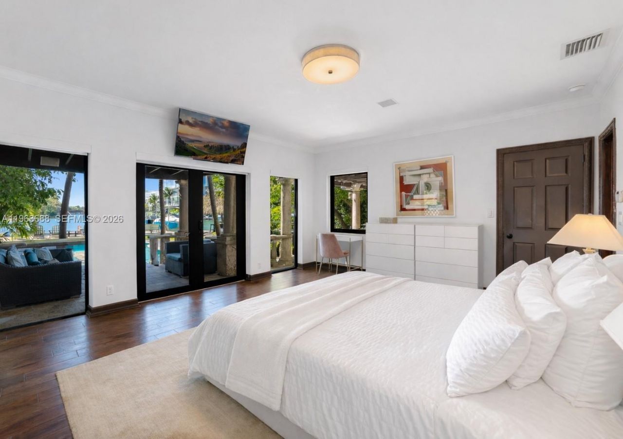 744 Lakeview Dr, Miami Beach, FL 33140 Photo