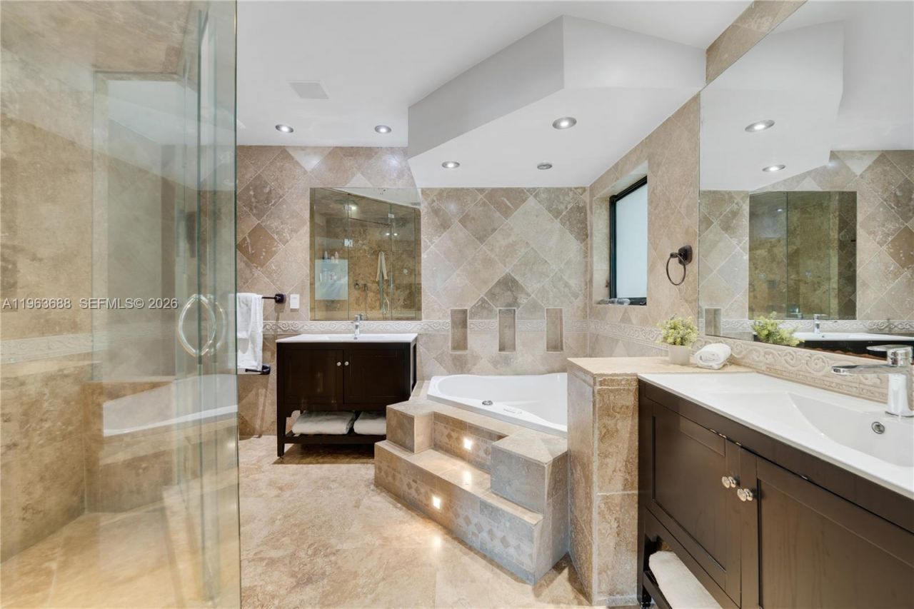 744 Lakeview Dr, Miami Beach, FL 33140 Photo