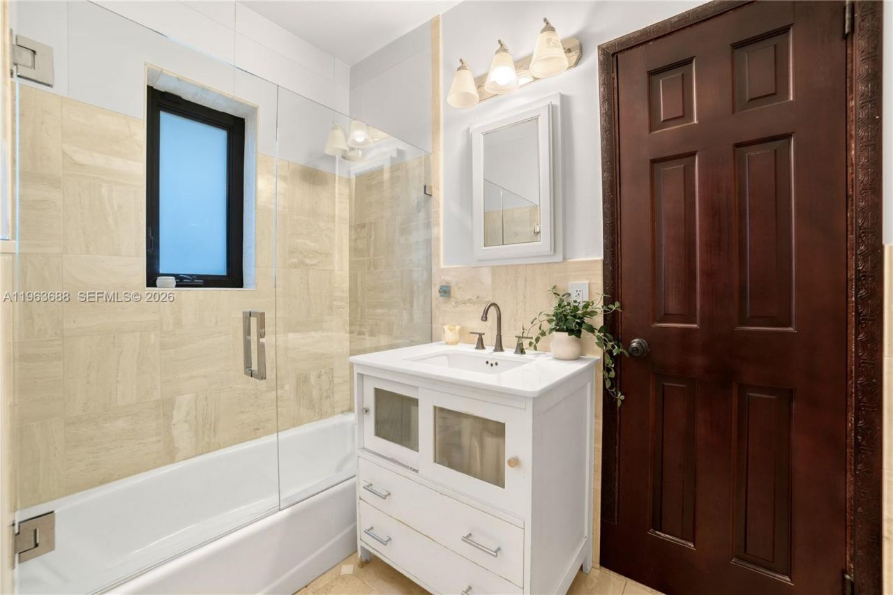 744 Lakeview Dr , Miami Beach, FL 33140 Photo