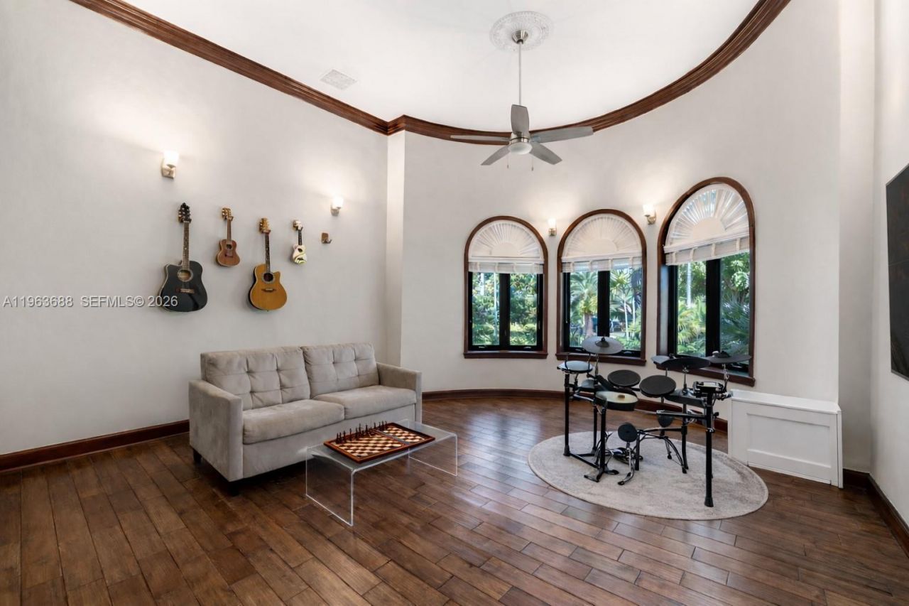 744 Lakeview Dr , Miami Beach, FL 33140 Photo