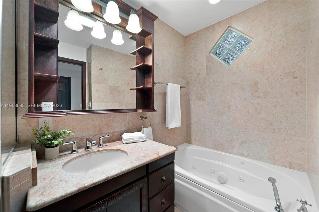 744 Lakeview Dr, Miami Beach, FL 33140 Photo