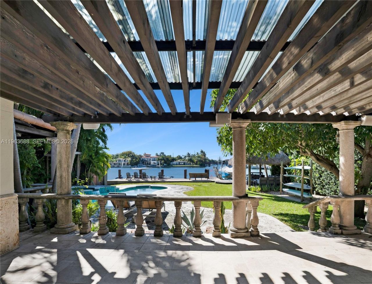 744 Lakeview Dr, Miami Beach, FL 33140 Photo