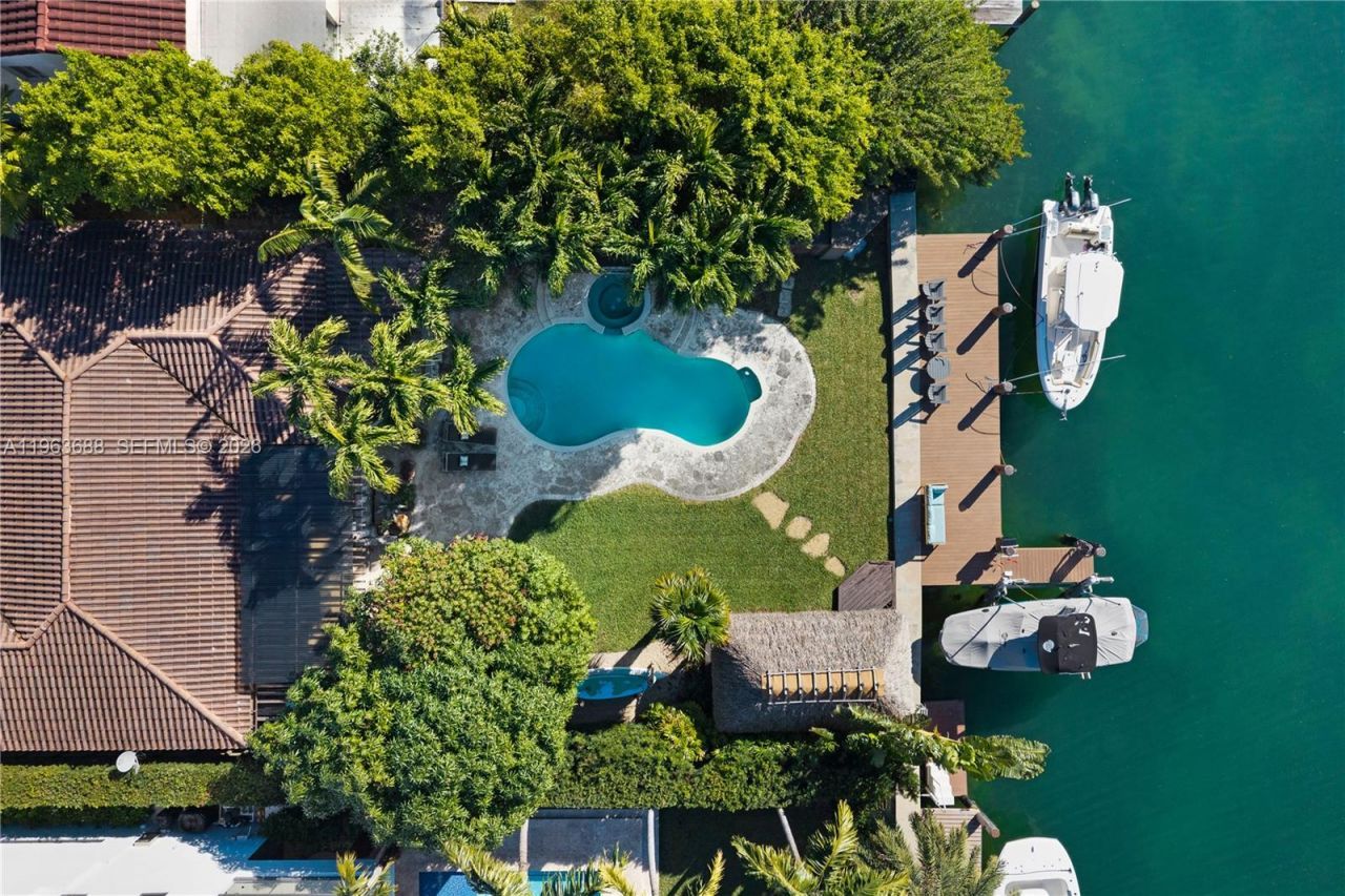 744 Lakeview Dr , Miami Beach, FL 33140 Photo