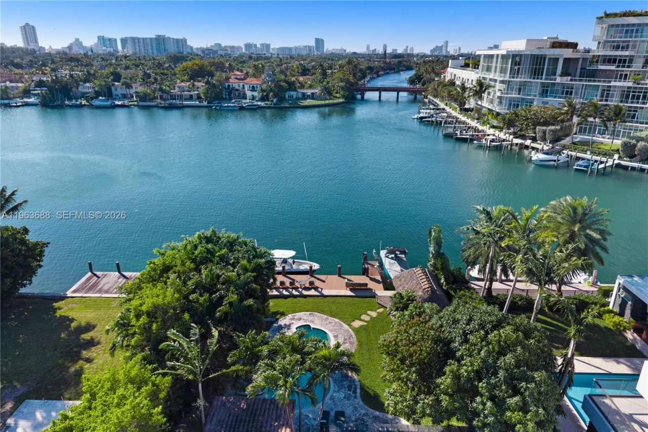 744 Lakeview Dr , Miami Beach, FL 33140 Photo