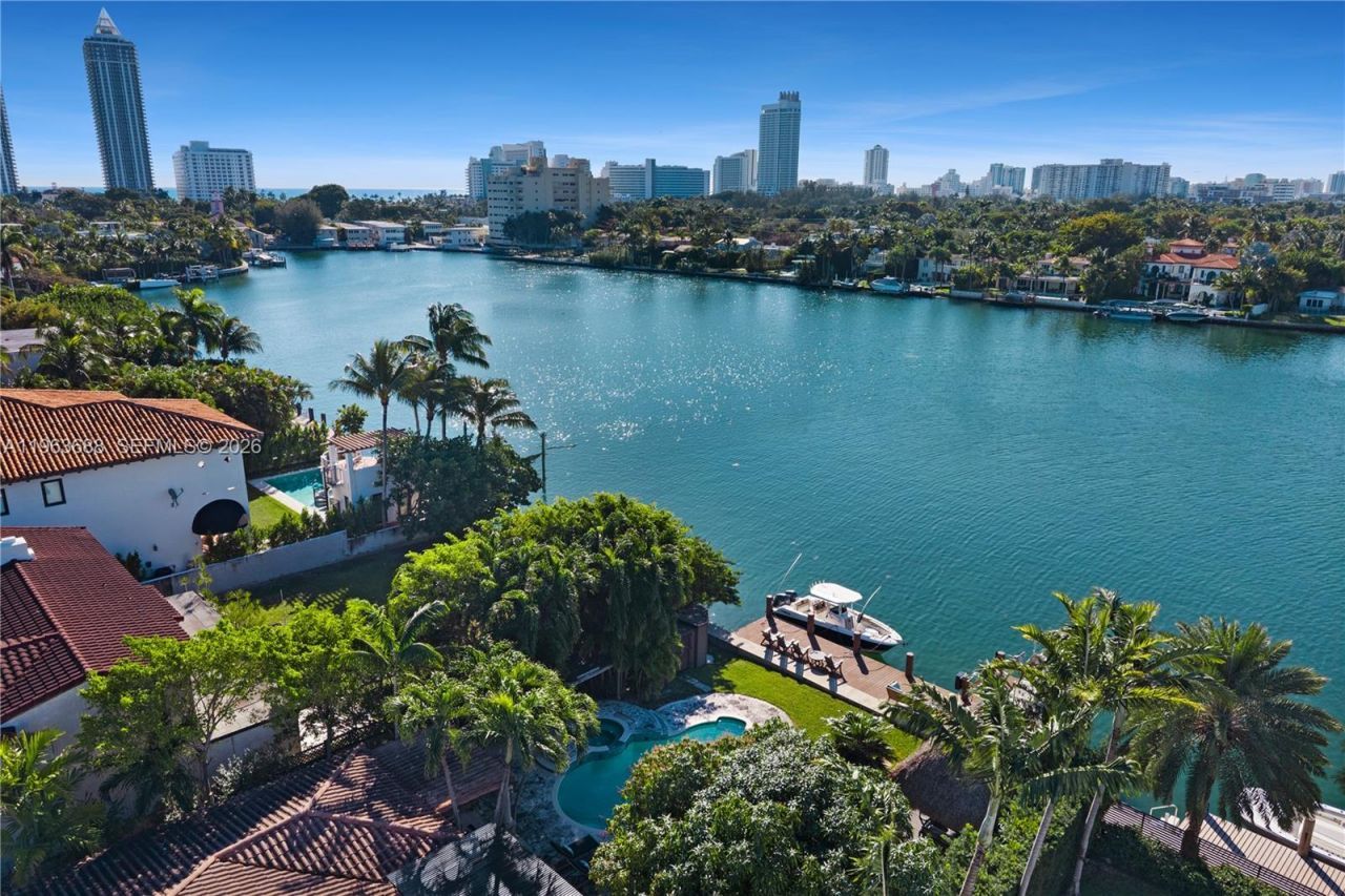 744 Lakeview Dr, Miami Beach, FL 33140 Photo