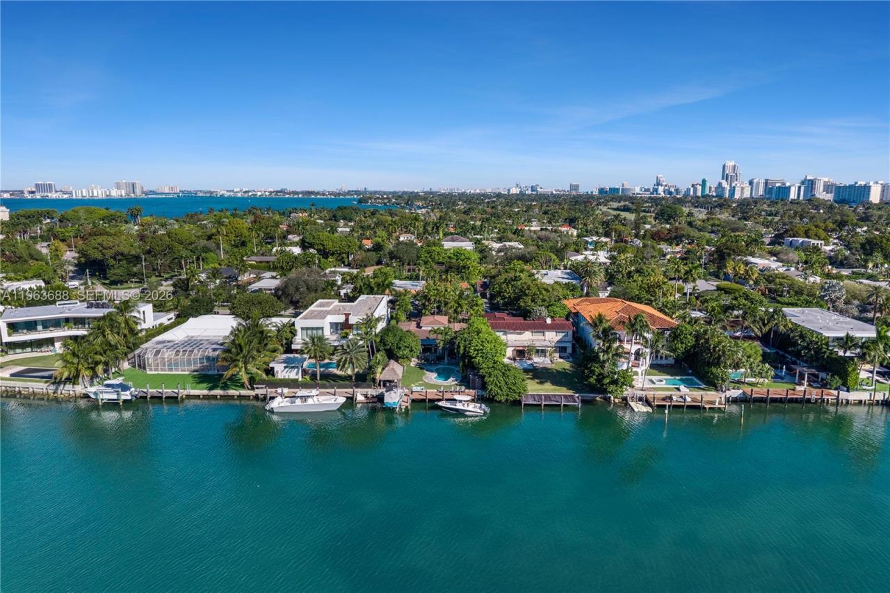 744 Lakeview Dr, Miami Beach, FL 33140 Photo