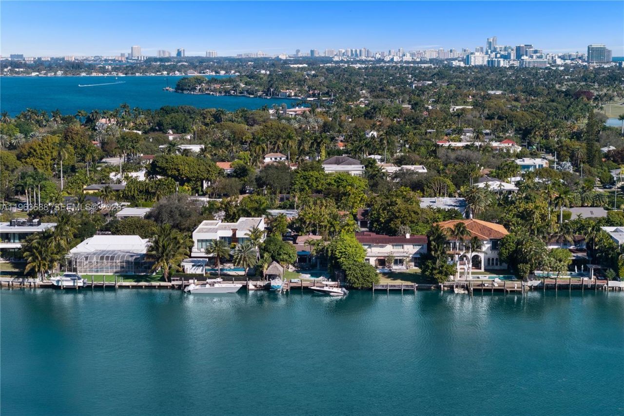 744 Lakeview Dr , Miami Beach, FL 33140 Photo