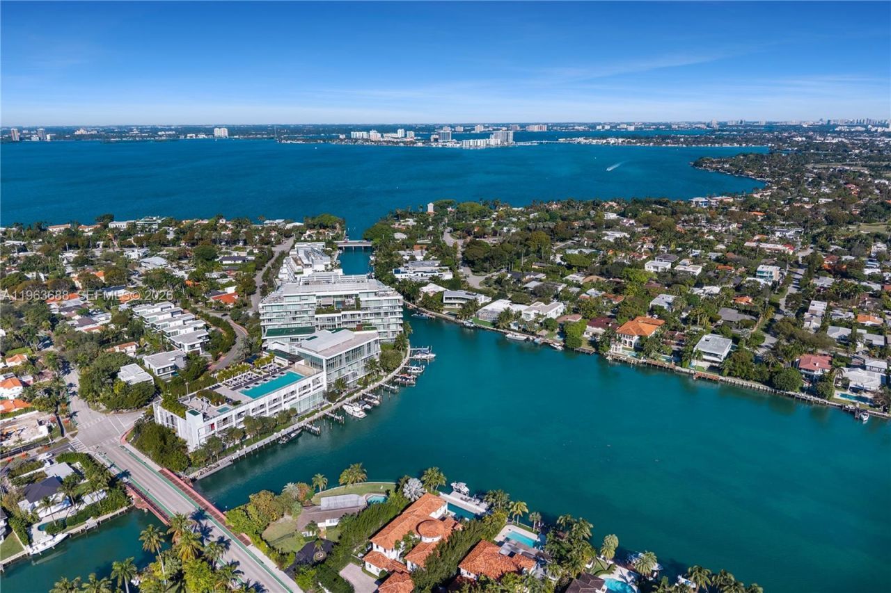 744 Lakeview Dr , Miami Beach, FL 33140 Photo