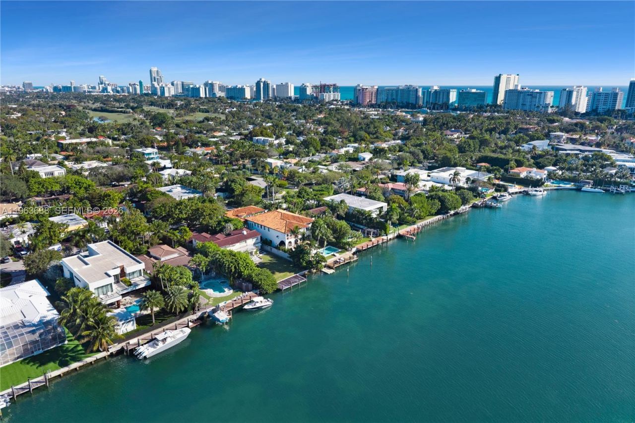 744 Lakeview Dr, Miami Beach, FL 33140 Photo