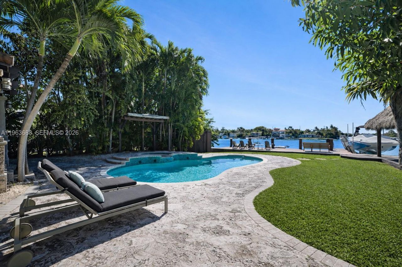 744 Lakeview Dr, Miami Beach, FL 33140 Photo