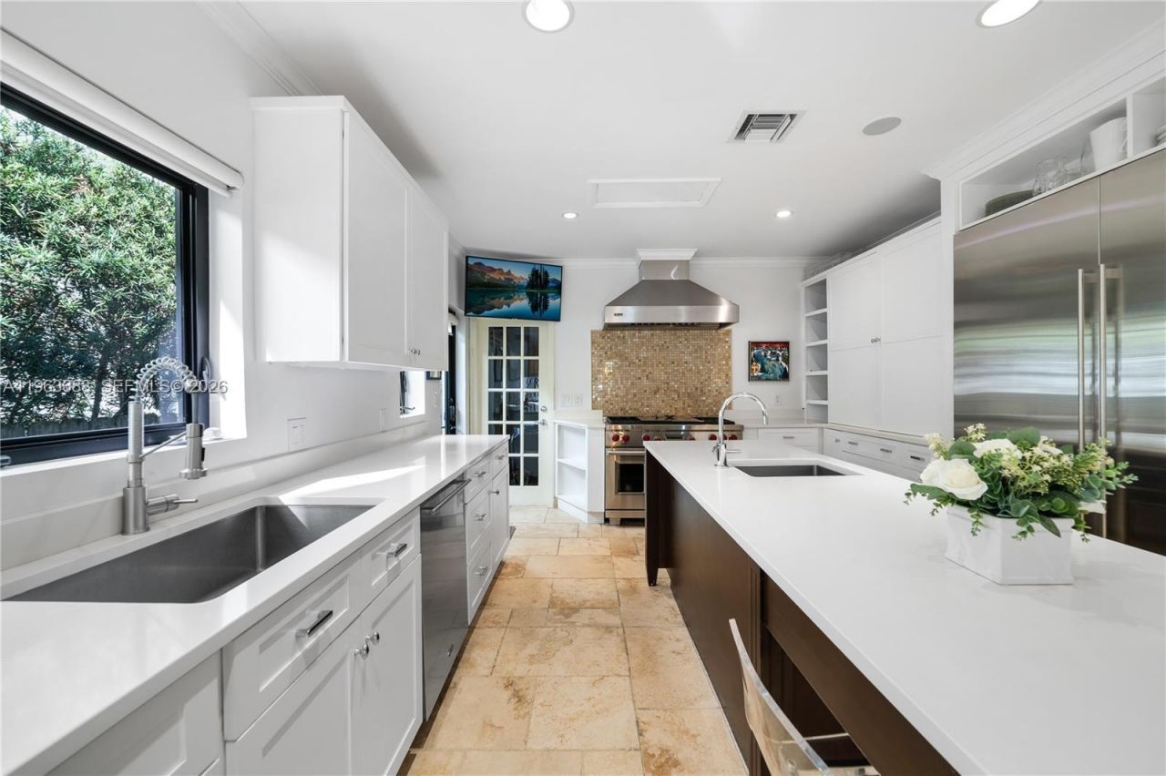 744 Lakeview Dr, Miami Beach, FL 33140 Photo