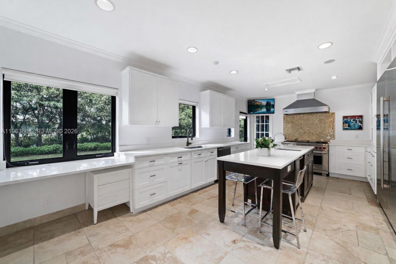 744 Lakeview Dr , Miami Beach, FL 33140 Photo