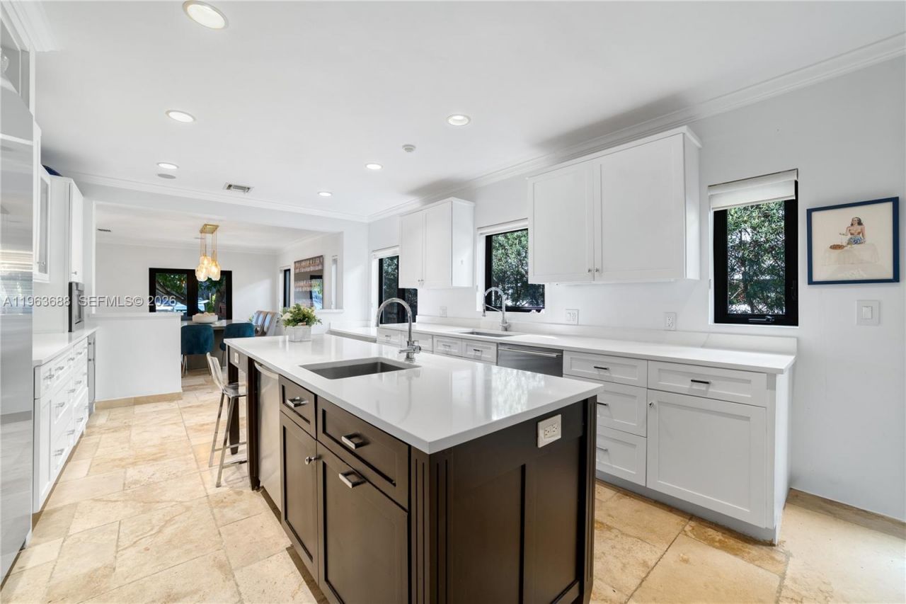 744 Lakeview Dr , Miami Beach, FL 33140 Photo