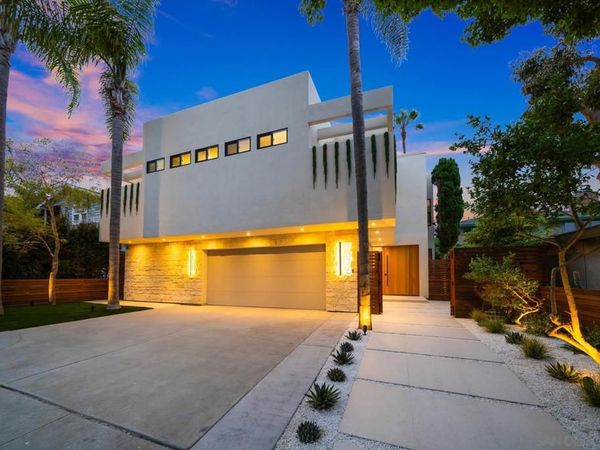 7376 Fay Ave, La Jolla, CA 92037