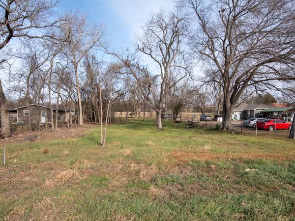 418 S Avenue D Ave, Elgin, TX 78621