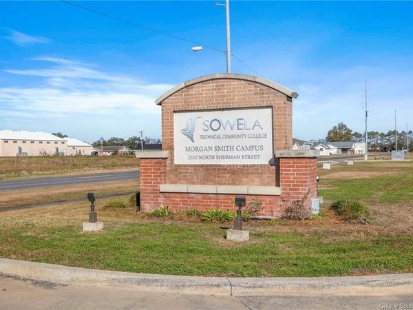 N Sherman St, Jennings, LA 70546