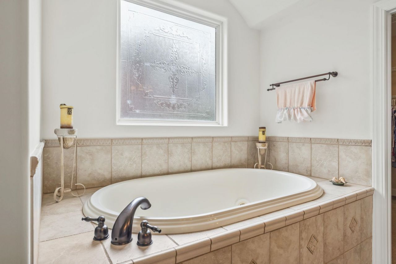 611 Oxbow Dr. Photo 18