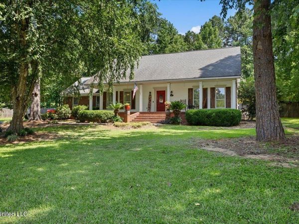 14 Summer Place Circle, Hattiesburg, MS 39402