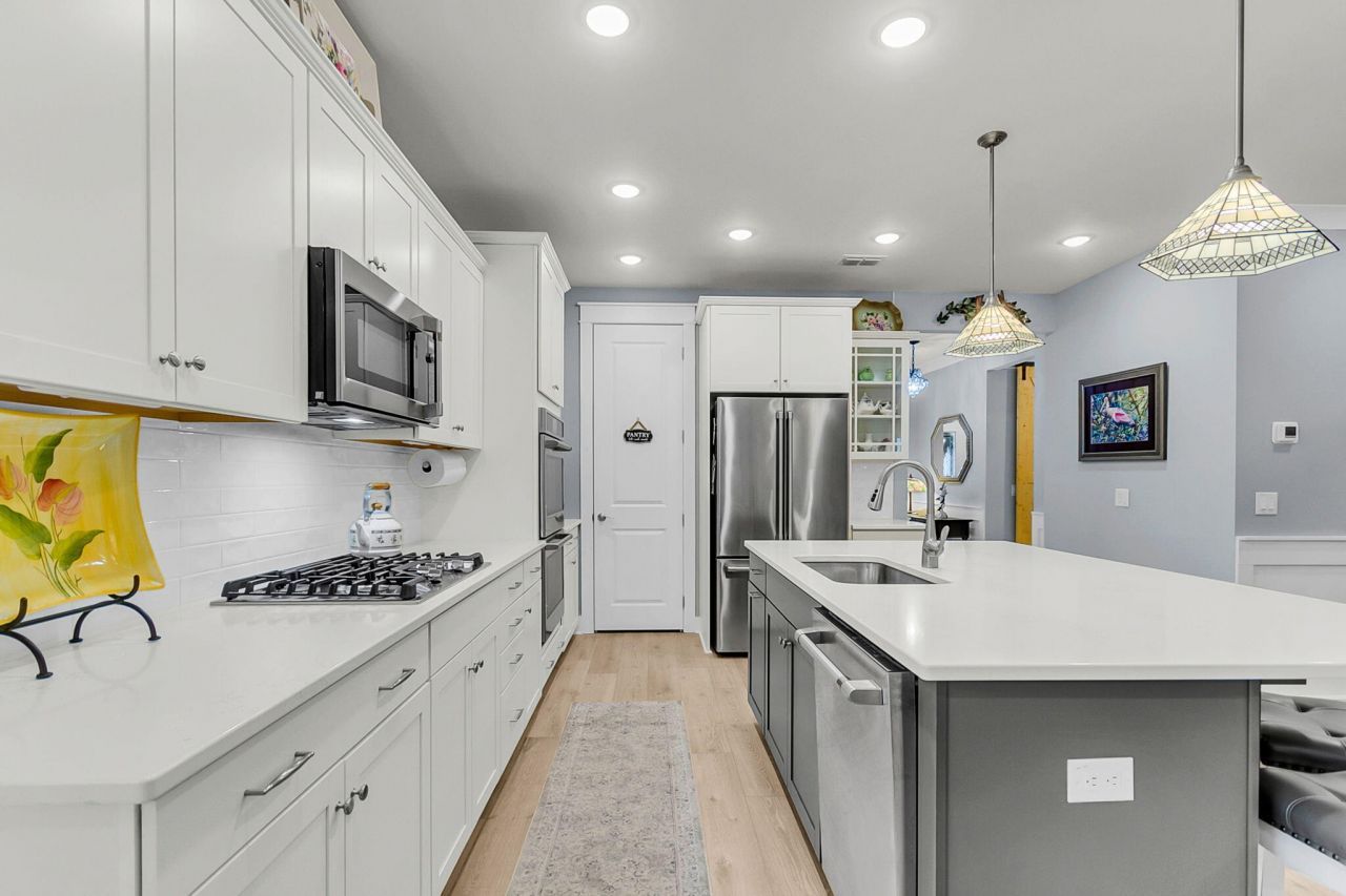 133 Leeward Landing Photo 12