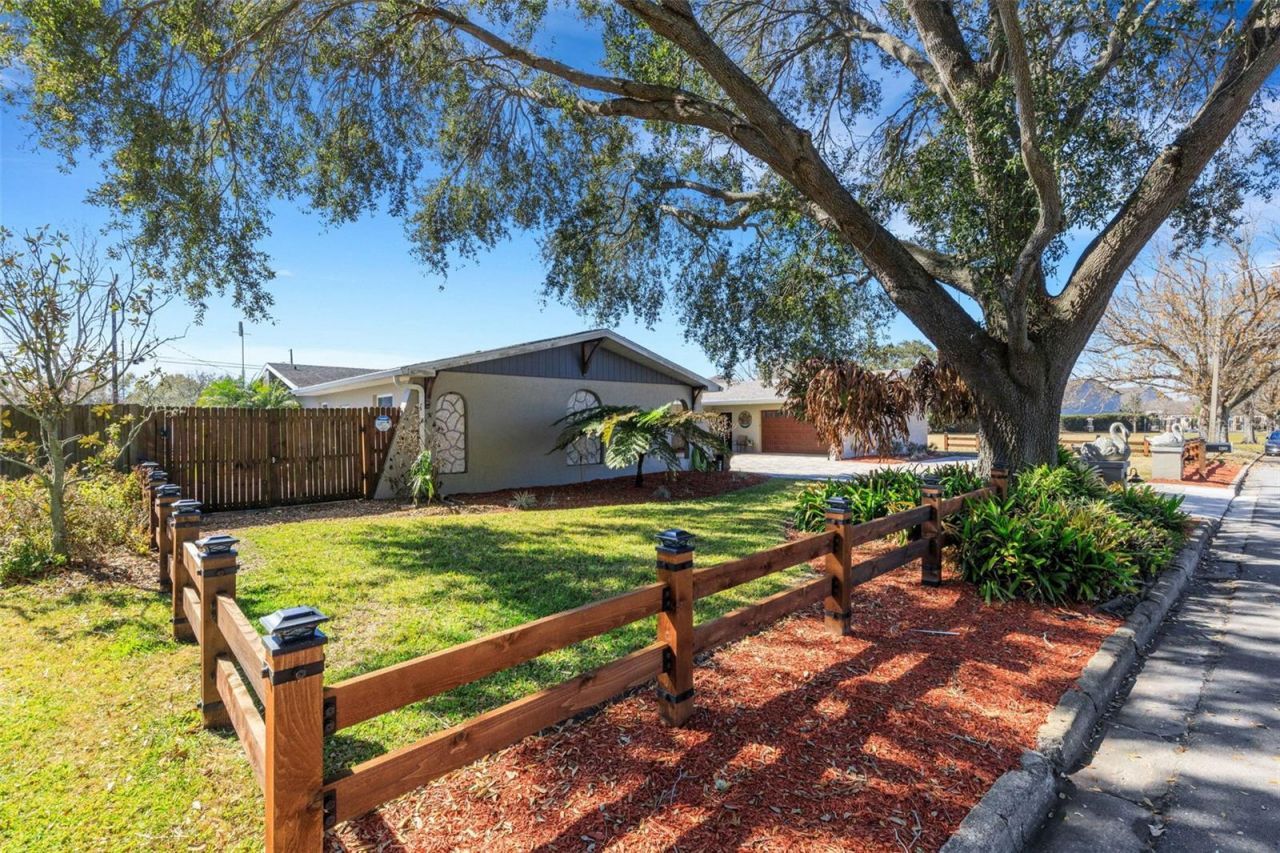 1319 Edgewater Beach Drive, Lakeland, FL 33805 Photo