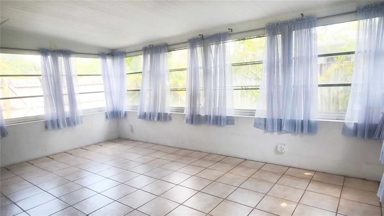 655 42nd Avenue N, Saint Petersburg, FL 33703 Photo