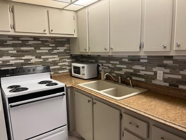 300 Windsor, Unit M, West Palm Beach, FL 33417 Photo
