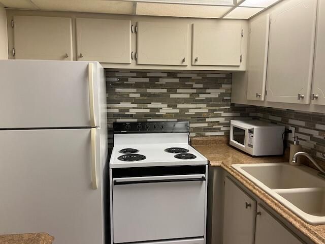 300 Windsor, Unit M, West Palm Beach, FL 33417 Photo
