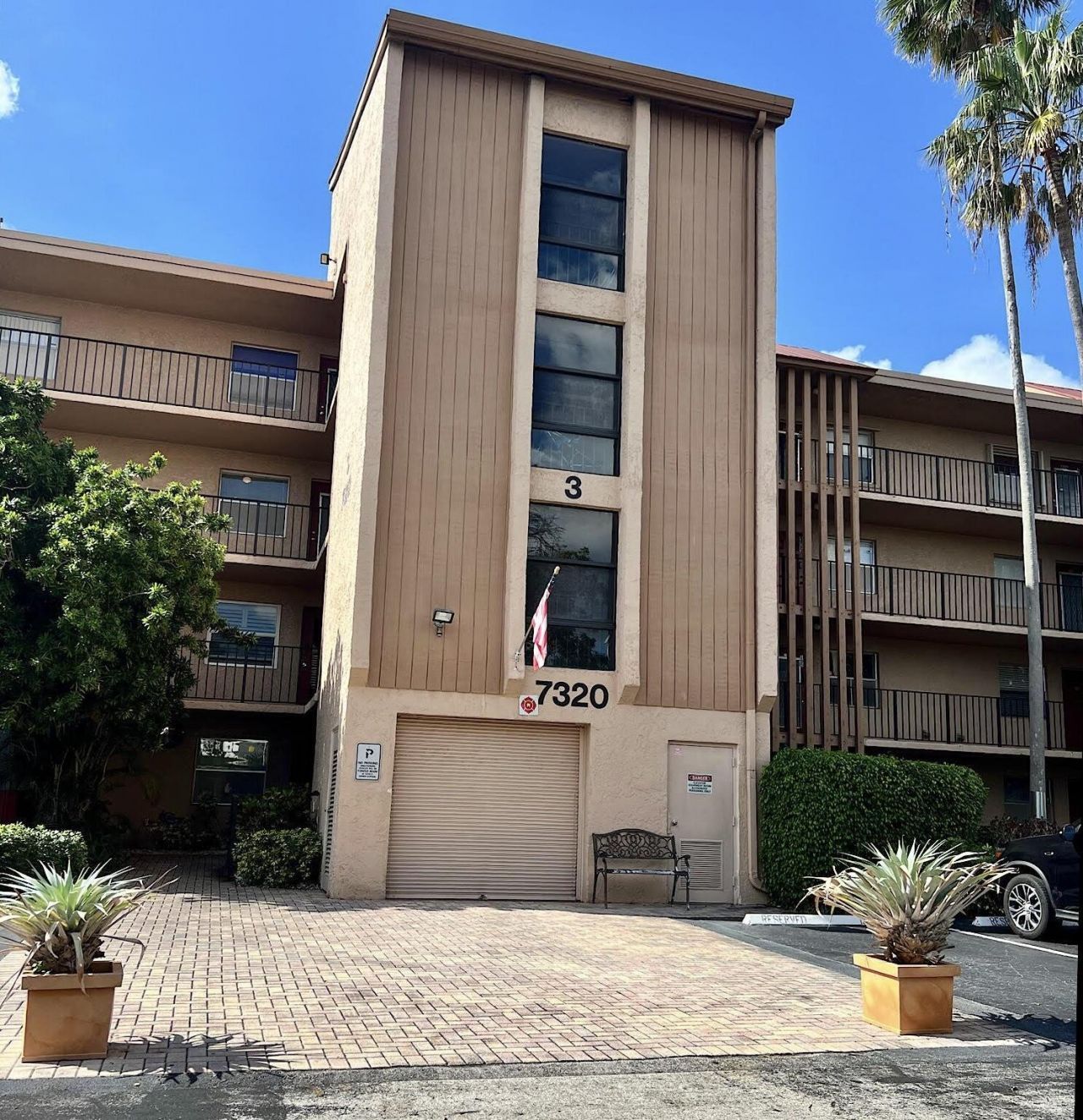 7320 Lake Cir Drive, Unit 204, Margate, FL 33063 Photo