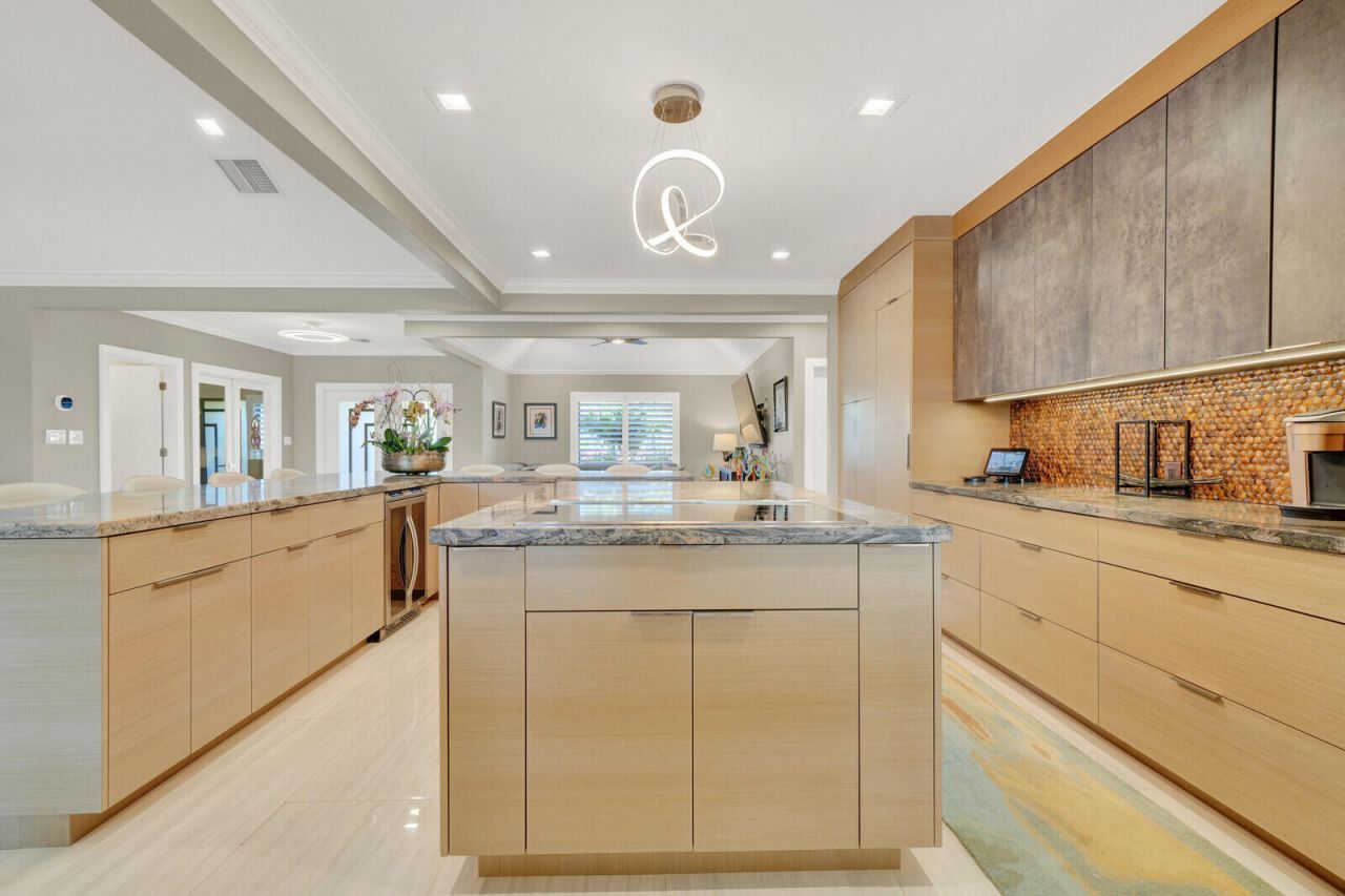 513 N Country Club Drive, Atlantis, FL 33462 Photo